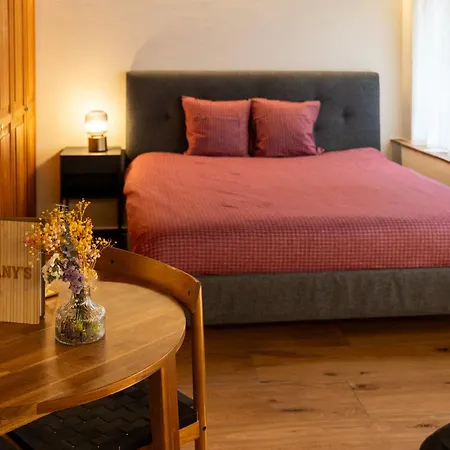 Many's Historical Aparthotel